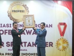 KRISNA RIANSYAH, GMHE, CHT, MPH RAIH 3 PENGHARGAAN PROFESI AWARD