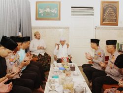 *Suasana Penuh Keakraban, Kap