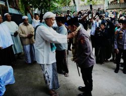 *Silaturahmi ke Ponpes Al-Hamidy Banyuanyar, Kapolri: Tanpa Dukungan Ulama Pekerjaan Kami Sangat Berat*