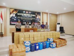 *Polres Kediri Gelar Konferensi Pers Penggerebekan Miras Di Desa Wonorejo Kec Wates Dan Amankan 4.660 Botol Miras Ilegal