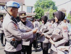 *Propam Polres Kediri Kota Tegakkan Disiplin Personil Polwan dalam Apel Peringatan Hari Jadi Polwan ke-77, “Polri untuk Masyarakat
