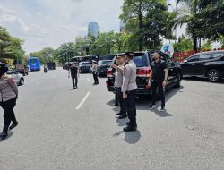 *Massa Aksi Buruh di Jatim Berjalan Tertib, Polresta Sidoarjo Kawal Hingga Batas Kota Surabaya