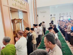 Polres Kediri Gelar Salat Gaib untuk Anggota Polri dan Driver Ojol Korban Aksi Demo di Jakarta