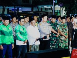 *Polres Jombang Bersama Ratusan Driver Ojol Gelar Salat Gaib dan Doa Bersama Untuk Affan Kurniawan