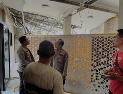 *Polisi dan Warga Kembalikan Asa Jamaah Masjid Al Jabar Polsek Tegalsari Pascakerusuhan di Surabaya*