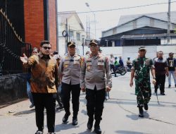 *Kapolda Jatim Tinjau Titik Kerusakan di Kediri Raya, Himbau Masyarakat Turut Jaga Kamtibmas