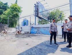 *Kapolda Jatim Kunjungi Polres Kediri, Beri Motivasi Pada Anggota Pasca Aksi Anarkis*