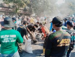 *Komunitas Masyarakat Kab Kediri Bersatu Bersama Wartawan Kediri Raya Besrsih-Bersih Gedung DPRD Dan Kantor Bupati Paska Kerusuhan