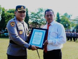 *Kapolres Jombang Berikan Penghargaan kepada 17 PNPP Berprestasi*