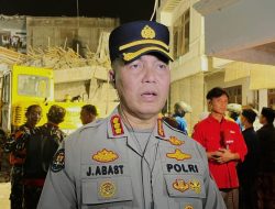 *Polda Jatim Bantu Evakuasi Korban Runtuhnya Bangunan Pesantren di Sidoarjo*