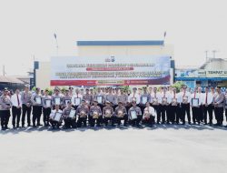 *Kapolres Kediri Beri Penghargaan kepada Masyarakat Yang Membantu Tugas Polri & Personel Yang Berprestasi