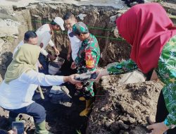 *Dukung Percepatan Pembangunan, Anggota Koramil 0808/15 Gandusari Bersama Forkopimca Laksanakan Peletakan Batu Pertama Pembangunan KDKMP*