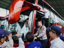 *Satlantas Polres Kediri Gelar Ramp Check Transportasi Umum Jelang Libur Akhir Tahun*