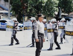 *Panas terik tak halangi semangat berlatih , Para PJU dan Kapolsek Jajaran Polres Kediri,*.