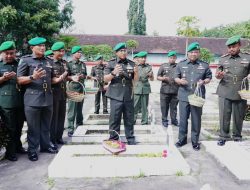 *Momentum Hari Juang Kartika, Kodim 0808/Blitar Melaksanakan Ziarah Rombongan Di TMP Raden Widjaja