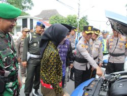 *Polres Kediri Kota Gelar Apel Pasukan Operasi Lilin Semeru 2025, Wali Kota Pimpin Langsung*