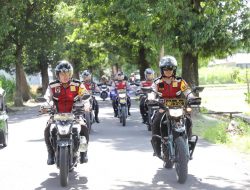 *Patroli R2 ke Gereja, Kapolres Kediri Pastikan Perayaan Natal Berjalan Kondusif*