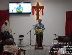PERAYAAN NATAL DIGEREJA JAWI WETAN JEMAATNYA MEMBLUDAK