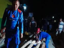 *Tim SAR Korpolairud Bangun Jembatan Sementara di Korong Maranci, Padang Pariaman*