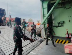 *Pulihkan Bencana Alam Sumatra, KRI Banda Aceh-593 Debarkasi Meterial Alat Berat dan Bahan Kontak di Lhokseumawe