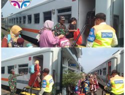 Pastikan Keamanan Warga, Babinsa Pantau Aktivitas Penumpang Kereta di Duduksampeyan