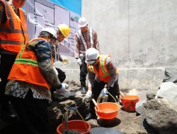 *Pembangunan Mapolsek Ringinrejo Dimulai, Kapolres Kediri Lakukan Peletakan Batu Pertama
