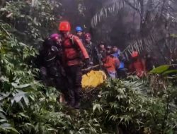 Gerak Cepat, Prajurit TNI AL dan Tim SAR Gabungan Berhasil Evakuasi Korban Kecelakaan Pesawat ATR 42-500