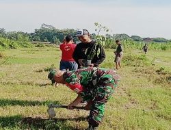 *Peduli Lingkungan Sertu M. Ayub Bersama Warga Tlumpu Laksanakan Penghijauan Tanam Pohon Akasia