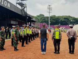Polres Kediri Kota Amankan Laga Amal Persik Kediri Legends vs Persebaya Legends di Stadion Brawijaya