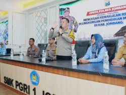 *Cegah Kenakalan Remaja, Kapolres Berikan Arahan Pelajar SMK PGRI 1 Jombang*