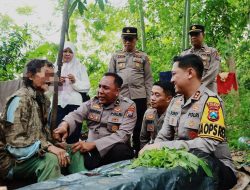 *Polri Peduli : Polres Jember Evakuasi Kakek Tuna Wisma dari Hutan Jubung