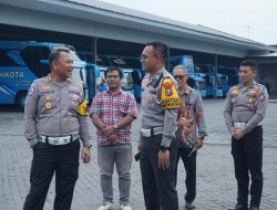 *Berikan rasa aman penumpang, Sat Lantas Polres Kediri lakukan Ram check ke PO Bus Mahkota*