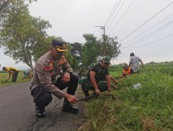 *Dukung Program Presiden, TNI–Polri dan Warga Mojoroto Gelar Karya Bhakti Massal*