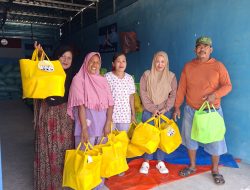 Suka Cita Ibu Ibu Menerima Parsel Lebaran Dari Bapak Hadi