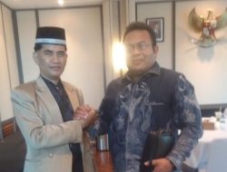Walikota Sabang H Zulkifli H Adam mengenakan batik.( Foto: Ist )  H ZULKIFLI H. ADAM WALIKOTA SABANG HALAL BIHALAL DI JAKARTA BERSAMA PROF DR Ir ROKHMIN DAHURI, M.Sc