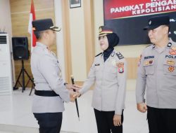 *Jelang Purna Tugas, Personel Polres Kediri Terima Kenaikan Pangkat Pengabdian*