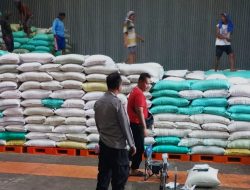*Wujud Dukungan Ketahanan Pangan, Polisi Kawal Pengiriman 10 Ton Jagung ke Bulog Jombang