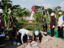 Akselerasi Pembangunan, Dandim 0808/Blitar Bersama Forkopimda Letakkan Batu Pertama Jembatan Garuda Sungai Ratu