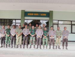 *Kapolres Kediri Serahkan Penghargaan kepada Dandim 0809/Kediri, Wujud Sinergisitas TNI-Polri di Kediri