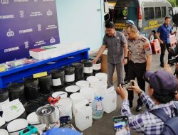 *Polresta Malang Kota Bongkar Peredaran Kosmetik Ilegal Omzet Tembus Rp.100 Juta