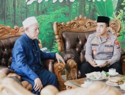 *Awali Tugas, Kapolres Jombang Sowan Kiai Ponpes Darul Ulum Rejoso Peterongan*
