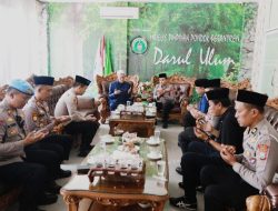 *Awali Tugas, Kapolres Jombang Sowan Kiai Ponpes Darul Ulum Rejoso Peterongan*