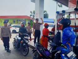 *PANTAU PASOKAN BBM! Kapolsek Kandat Turun Langsung ke SPBU Jimbun, Stok Dipantau, Antrean Panjang Nihil*!